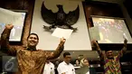 Bakal Calon Ketua DPD dari wilayah barat mengambil formulir pendaftaran bakal Calon Ketua DPD saat Sidang Paripurna luar biasa mencari pengganti Irman Gusman di Kompleks Parlemen, Senayan, Jakarta, Selasa (11/10). (Liputan6.com/Johan Tallo)