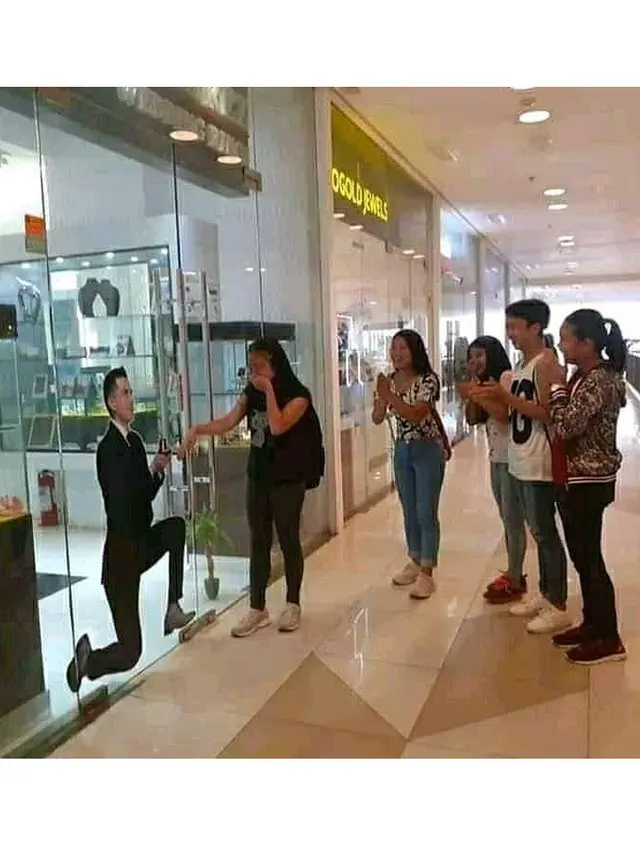 6 Potret Jomblo Berhalusinasi Ini Bikin Ngelus Dada