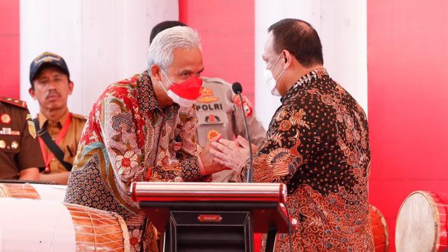 Ganjar Pranowo dan Firli Bahuri.
