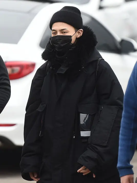 Sebelum masuk wajib militer, penampilan G-Dragon dan Taeyang terakhir adalah saat mereka menggelar konser di Gocheok Dome pada akhir 2017. (Foto: Soompi.com)