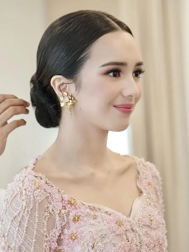 5 Potret Beby Tsabina Resmi Dilamar Kekasih, Penuh Bahagia