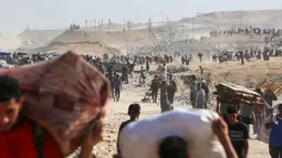 Pergerakan pengungsian warga Gaza kian meningkat seiring gencarnya serangan udara dan darat Israel di pusat kota tersebut. (Eyad BABA/AFP)