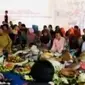 Sebuah benda mencurigakan ditemukan di pusat pertokoan ITC Fatmawati, hingga tradisi kembul sewu dulur makan bersama dengan seribu saudara.