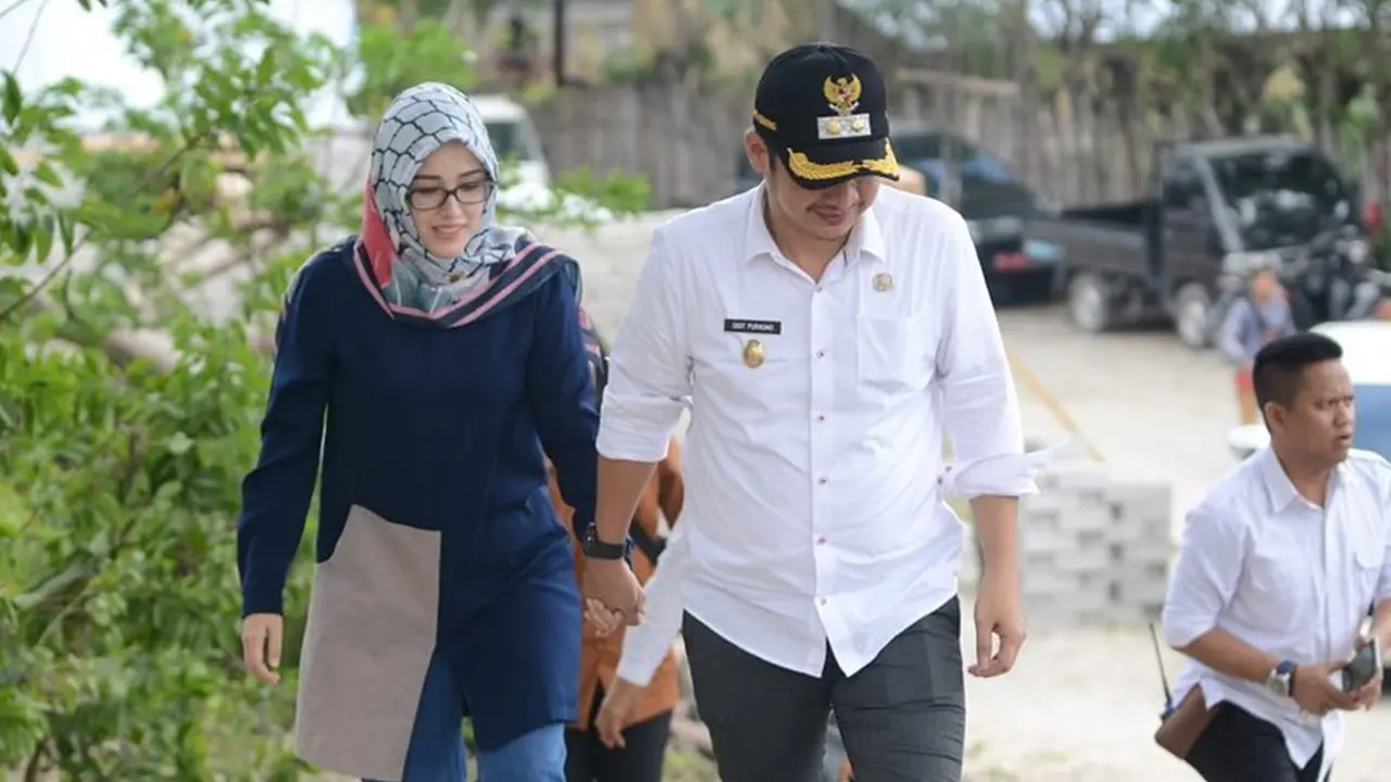 Jadi Istri Pejabat, Ini 6 Potret Setia Adelia Dampingi Pasha 'Ungu'