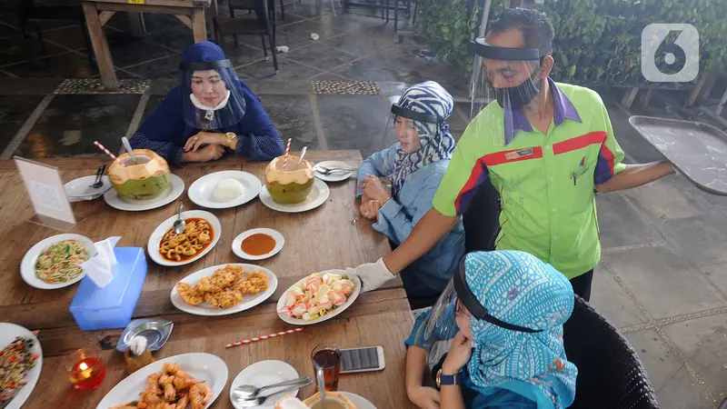 FOTO: Penerapan Protokol Kesehatan Rumah Makan di Tangsel