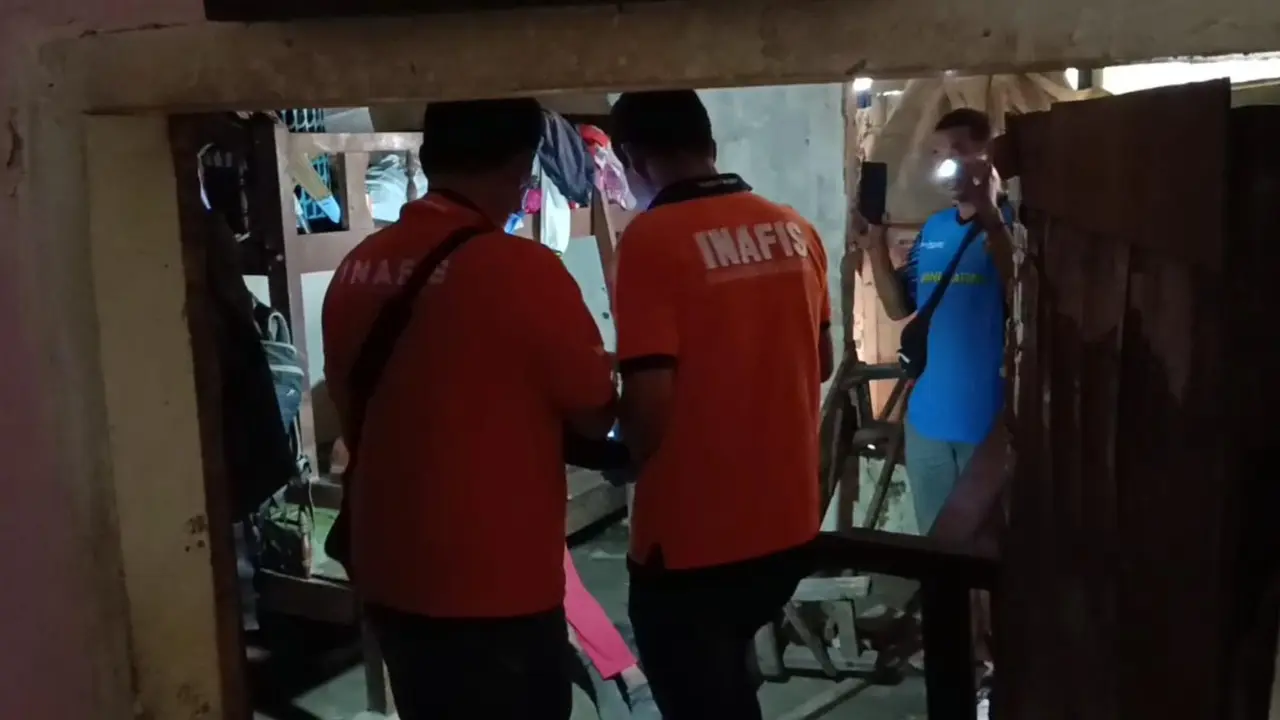 Warga Surabaya ditemukan tewas di dalam kamar, jasadnya dimangsa anjing perliharaannya. (Foto: Liputan6.com/Dian Kurniawan)