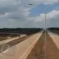 Jalan Tol Cipali (Cikampek - Palimanan) memiliki dua lajur disetiap jalurnya di Palimanan, Cirebon, Jawa Barat, Kamis (6/5/2015). Jalan tol sepanjang 116 km ini akan digunakan pada arus mudik. (Liputan6.com/Andrian M Tunay)