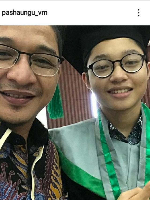 Wisuda Anak Pasha Ungu dan Okie Agustina