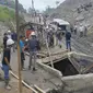 Evakuasi pekerja tambang batu bara di Sawahlunto. (Foto: Istimewa)