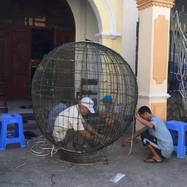 7 Potret Nyeleneh Pekerja Terjebak di Lokasi Pembangunan, Netizen: Tumbal Proyek