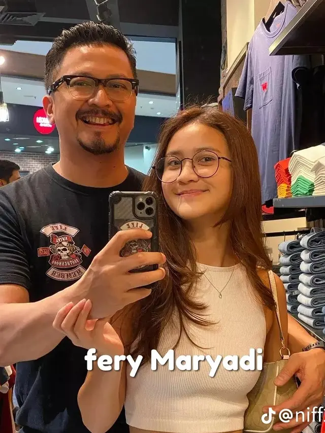 8 Potret Artis dan Seleb Ganteng Bareng Anak Gadisnya, Putri Vicky Prasetyo Cantik Banget