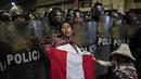 Dikabarkan, sebanyak 18 orang—termasuk personel kepolisian dan jurnalis—mengalami luka dalam bentrokan antara pengunjuk rasa dengan aparat keamanan di Lima, Peru. (ERNESTO BENAVIDES/AFP)