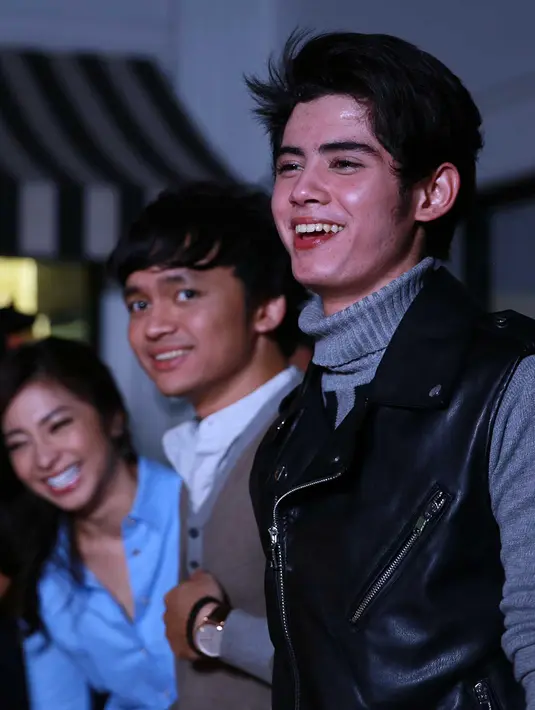 The Freaks syuting video klip lagu 'Bahagia Dengan Cinta' di kawasan Ciniru, Kebayoran Baru, Jakarta Selatan, Senin (17/8/2015). (Deki Prayoga/Bintang.com)