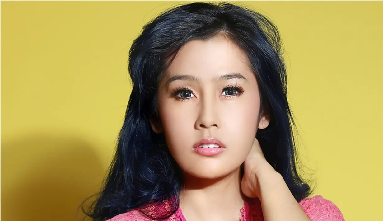 Rasti menceritakan awal kariernya dimulai bermain dalam film Sebuah Pertanyaan untuk Cinta (2000). Setelah itu ia muncul dalam sinetron Disini Ada Setan, yang kemudian diangkat ke layar lebar tahun 2004. (Galih W Satria /Bintang.com)