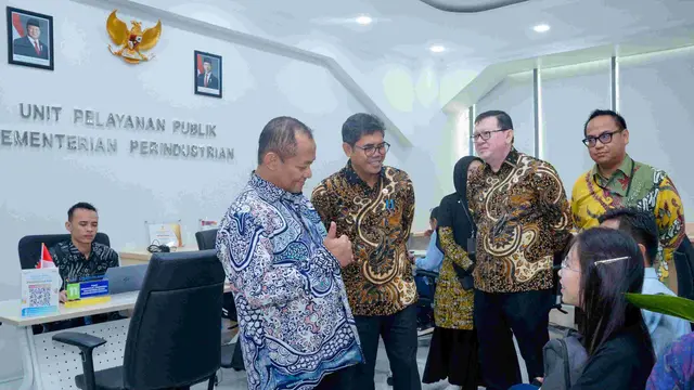 Menteri Perindustrian (Menperin) Muhammad Sarmuji saat meninjau Unit Pelayanan Publik (UPP) Kemenperin. (Foto: Kemenperin).