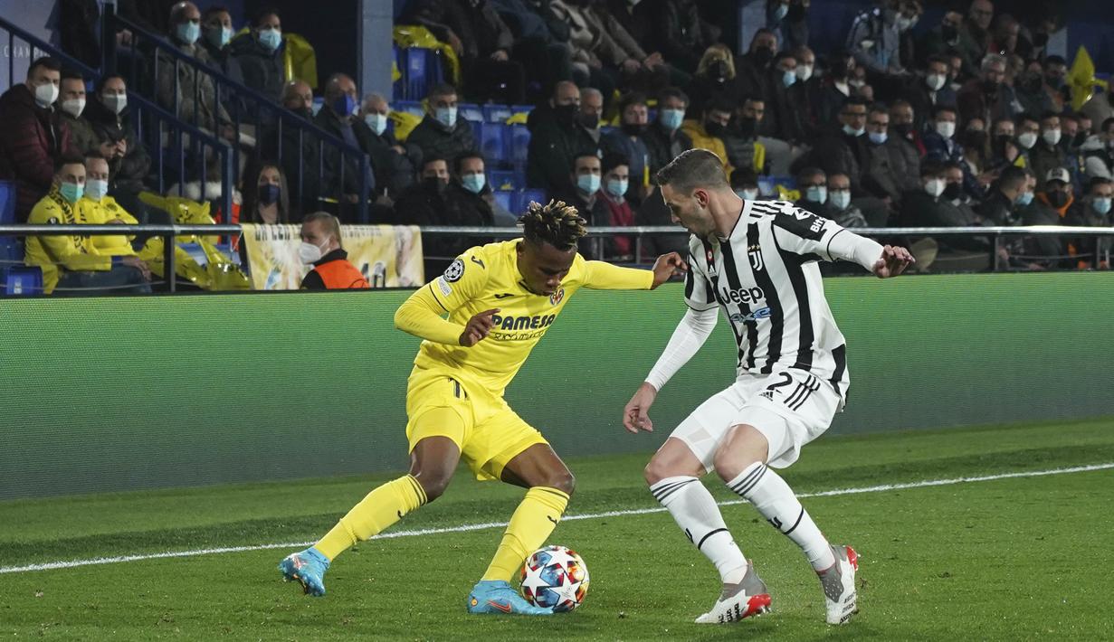 Upaya tanpa kenal lelah Villarreal akhirnya membuahkan hasil pada menit ke-66. Umpan manis Etienne Capoue ke kotak penalti berhasil dituntaskan Parejo yang berdiri bebas untuk menaklukkan Wojciech Szczesny. (AP/Alberto Saiz)