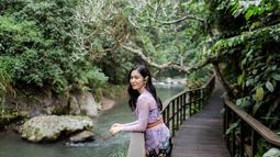 Memiliki jadwal yang padat, tak membuat Bunga Zainal kehabisan waktu untuk menikmati kesendiriannya. Ia memilih Bali untuk me time. (Foto: Instagram/@bungazainal05)