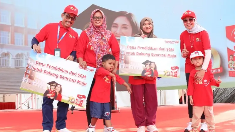 Merayakan 70 tahun di Indonesia, SGM)memberikan dukungan dana pendidikan tingkat Sekolah Dasar (SD) kepada 70 anak Indonesia.