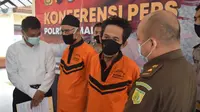 Polres Pemalang menangkap dua tersangka korupsi pupuk bersubsidi usai buron 6 tahun. (Foto: LIputan6.com/Humas Polres Pemalang)