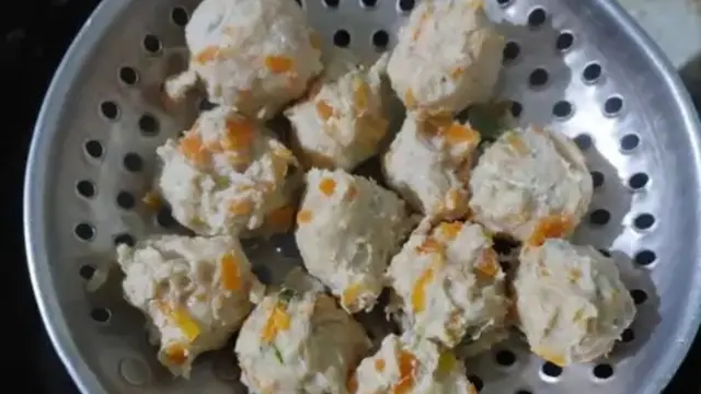 Resep bakso ayam MPASI. (dok. Cookpad @BundaZy)