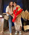 Paras cantik anak pertama Dewi Rezer mencuri perhatian warganet. Brinette anak pertama Dewi dan Marcellio Lefrand menarik perhatian warganet. Berikut potret kebersamaan Dewi Rezer dan Brinette. [Instagram/rezerdewi]