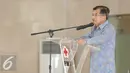 Wakil Presiden Jusuf Kalla memberikan sambutan saat menghadiri HUT ke-70 Palang Merah Indonesia (PMI) di Museum Nasional, Jakarta, Kamis (17/9/2015). (Liputan6.com/Faizal Fanani)