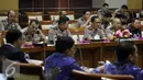 Kapolri Jenderal Tito Karnavian memaparkan soal jaringan lokal dan internasional dan hubungannya dengan aksi terorisme di Indonesia saat rapat bersama Komisi III, Jakarta, Rabu (31/8). (Liputan6.com/Johan Tallo)