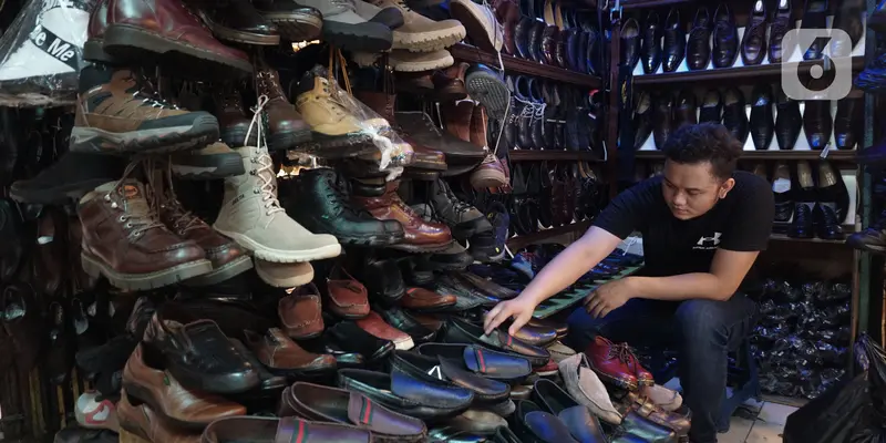 Penurunan Omset Penjual Sepatu di Masa Pandemi