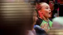 Ekspresi pesenam asal Russia, Angelina Melnikova saat memenangkan kategori All-Around putri Kejuaraan Dunia Gimnastik 2025 di Indonesia Arena, Senayan, Jakarta, Kamis (23/10/2025). (Bola.com/Bagaskara Lazuardi)