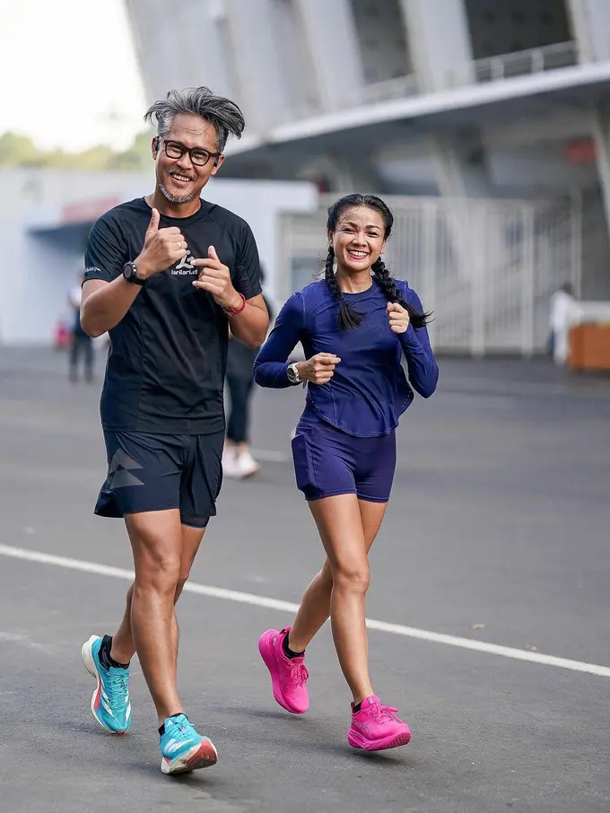 Nirina Zubir dan Ernest Cokelat. [Foto: Instagram/nirinazubir_]