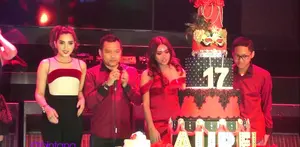 Penuh kejutan dan penuh makna di ulang tahun Aurel yang ke 17, di usia yang sekarang ini Aurel sudah bertambah dewasa dan sudah semakin cantik.