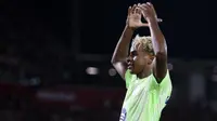 Penyerang Barcelona asal Spanyol #10, Lamine Yamal, merayakan gol ketiga timnya dalam pertandingan Liga Spanyol antara RCD Mallorca dan FC Barcelona di Stadion Mallorca Son Moix di Palma de Mallorca pada 16 Agustus 2025. (JAIME REINA/AFP)