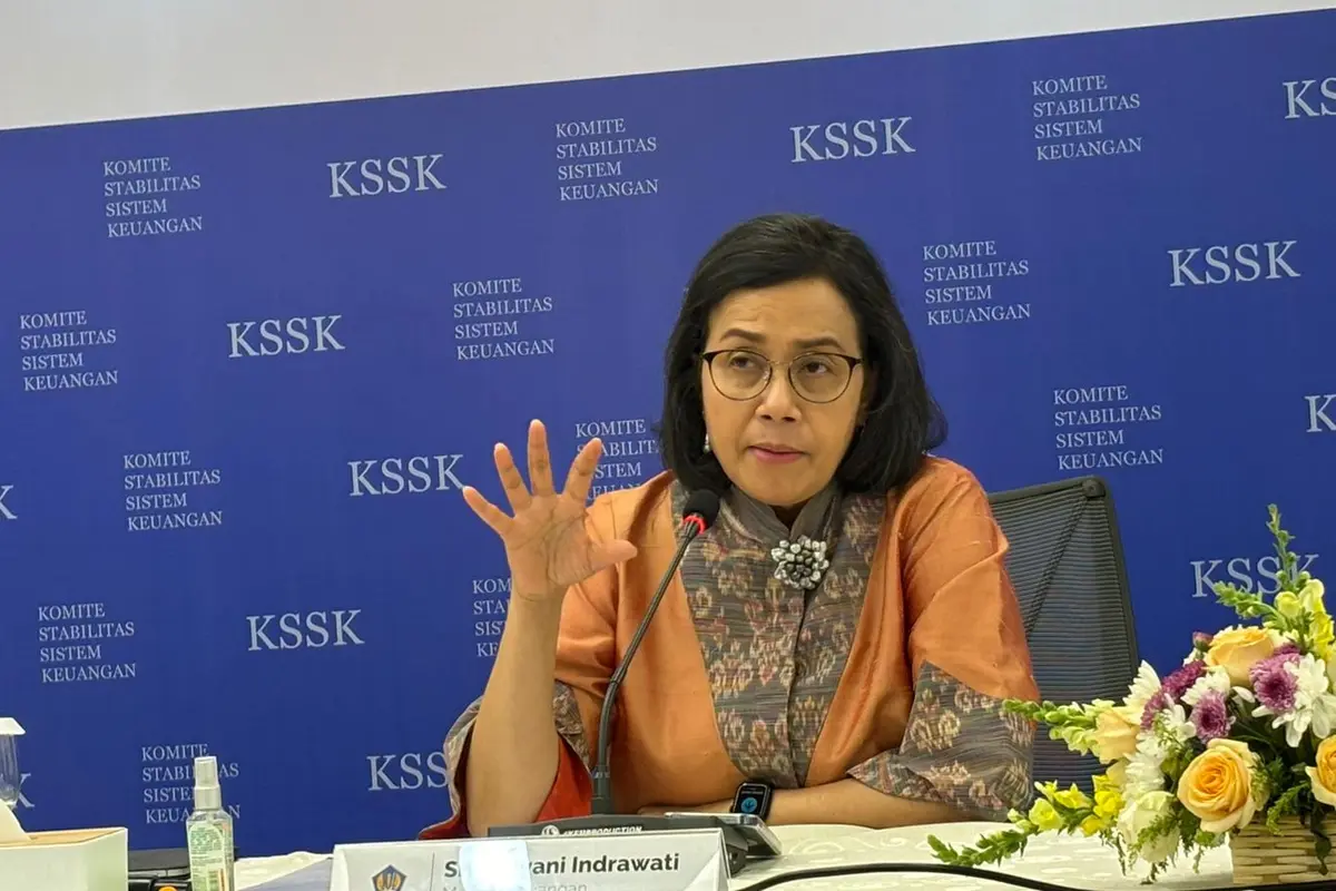 Menteri Keuangan sekaligus Ketua KSSK Sri Mulyani Indrawati, dalam konferensi pers KSSK di Kantor Pusat Lembaga Penjamin Simpanan (LPS), Jakarta, Jumat (2/8/2024). (Tira/Liputan6.com)