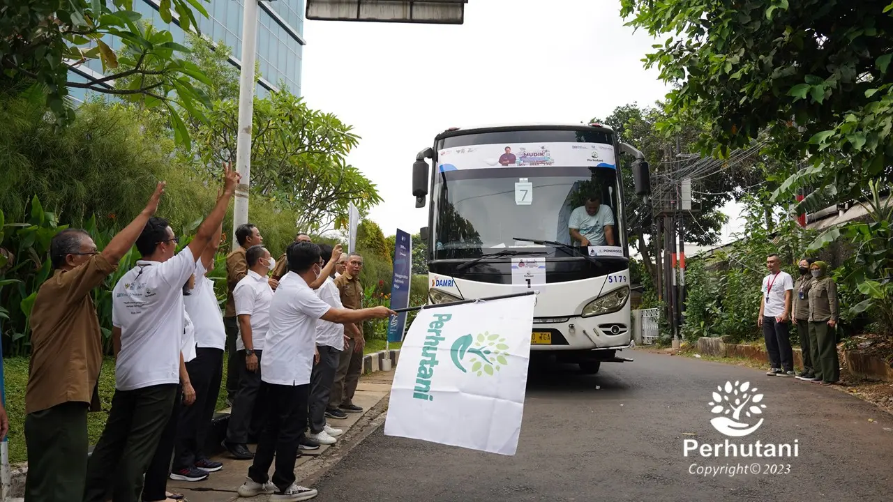 Kementerian BUMN menggelar Mudik Bersama BUMN 2023 yang menggaet seluruh perusahaan pelat merah. Perum Perhutani kebagian mengantarkan pemudik ke 8 kota.