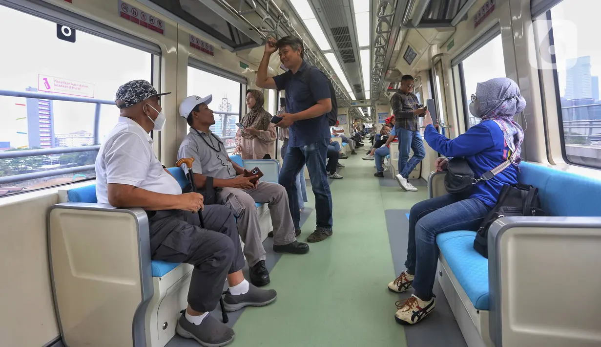 Kehadiran LRT Jabodebek diharapkan dapat menjadi salah satu solusi kemacetan di Jakarta dan sekitarnya. (Liputan6.com/Angga Yuniar)