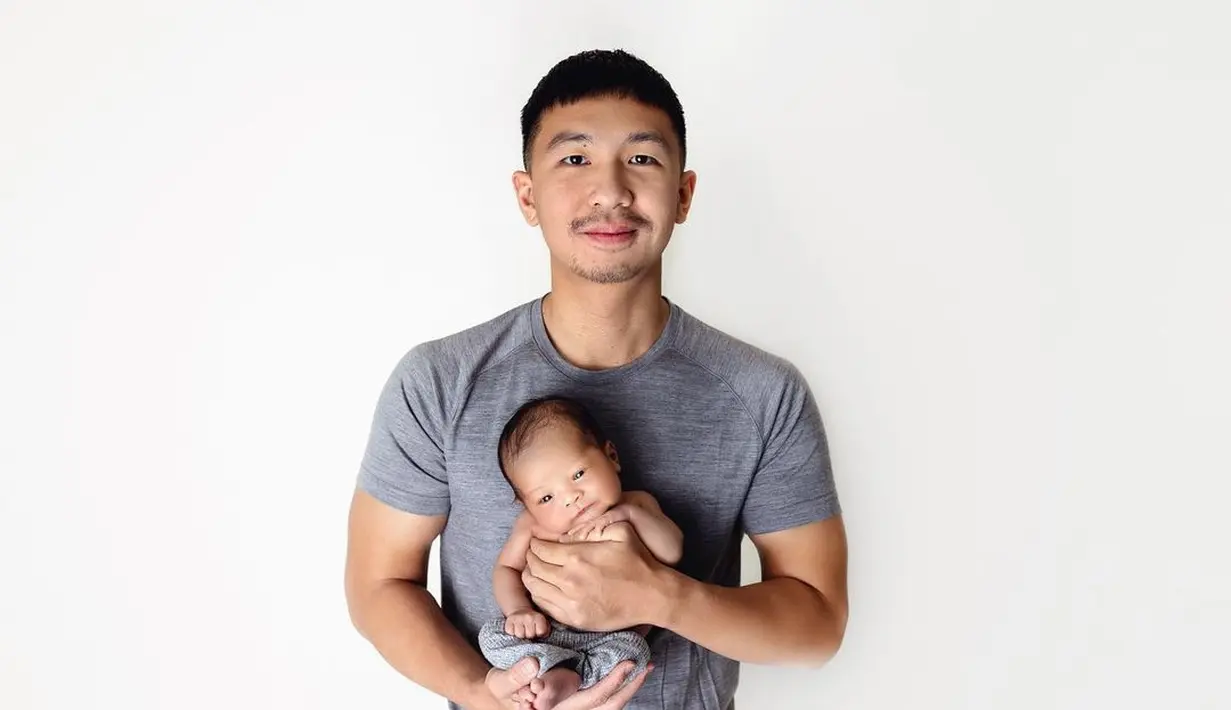 Meski secara konsep tak dibuat serba megah, kehangatan keluarga kecil ini terwakilkan dengan apik lewat sejumlah foto. (instagram.com/indpriw)