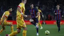 Barca gagal unggul 15 poin karena sebelumnya Madrid kalah 2-3 dari Villarreal. (AP Photo/Joan Monfort)