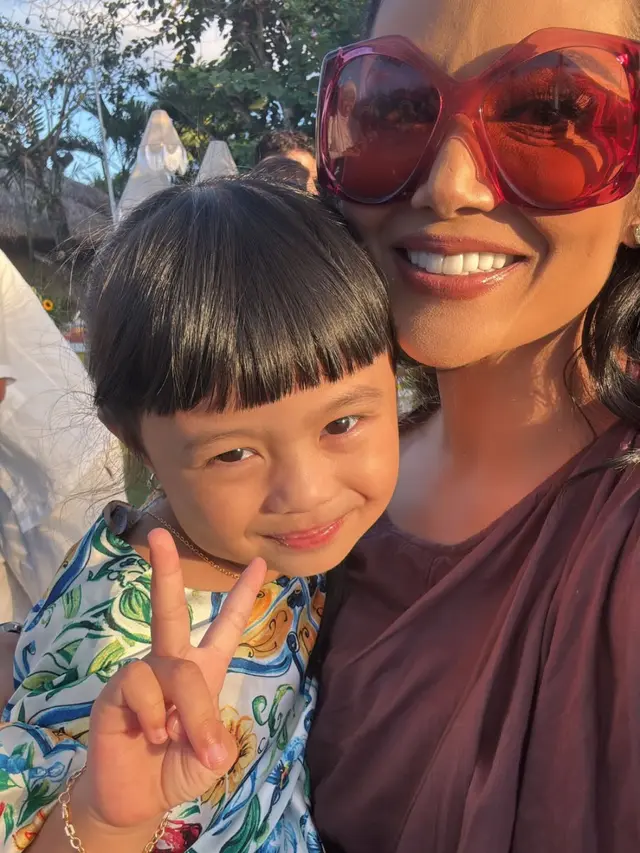 Potret Gaya Summer Para Tamu Ulang Tahun Aurel Hermansyah ke-27 di Bali.