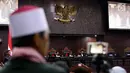 Suasana sidang perdana Pengujian UU Ormas, di Gedung Mahkamah Konstitusi, Jakarta, Rabu (26/7). Pengujian UU ini terkait Peraturan Pemerintah Pengganti Undang-Undang Nomor 2 Tahun 2017 tentang Oganisasi Kemasyarakatan. (Liputan6.com/Johan Tallo)