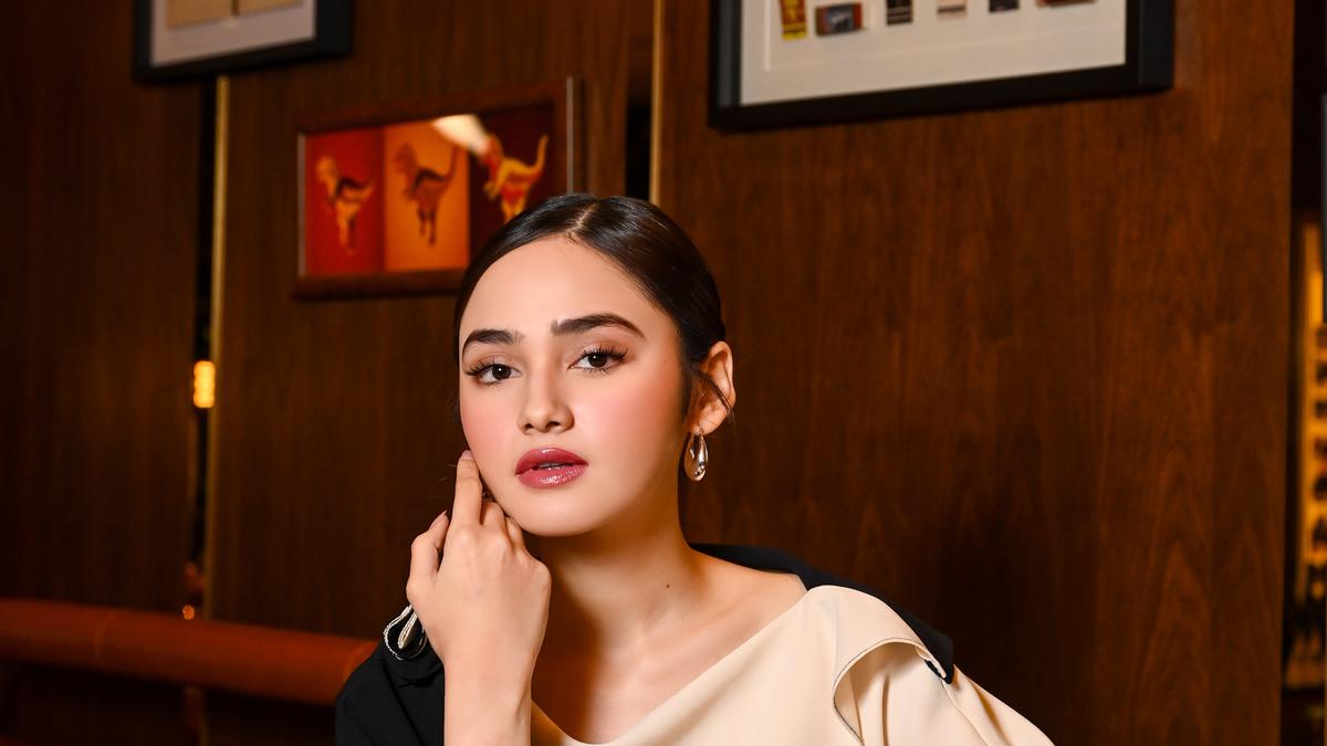 Penampilan El Rumi, Syifa Hadju, hinnga Sejumlah Selebritas Asia Tenggara di The Coach Restaurant