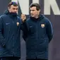 Pelatih Barcelona, Luis Enrique, dan asistennya Juan Carlos Unzue. (AFP/Lluis Gene)
