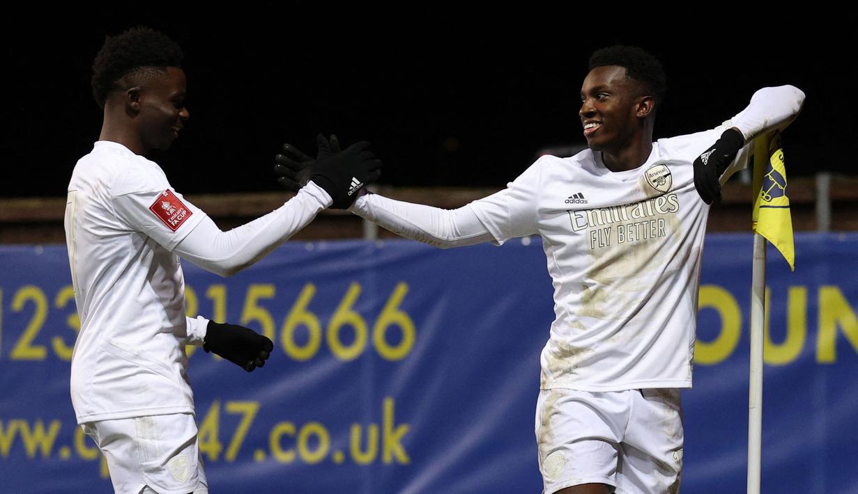 Dalam laga putaran ketiga Piala FA 2023/2024 menghadapi Liverpool yang akan digelar Minggu (7/1/2024), menjadi edisi ketiga Arsenal akan menggunakan jersey serbaputih dalam mengkampanyekan misi kemanusiaan "No More Red". (AFP/Adrian Dennis)