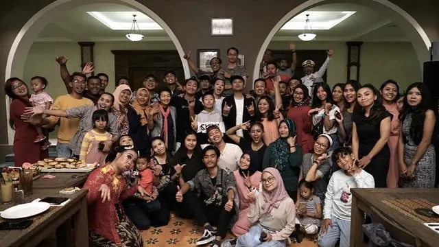 7 Potret Kesederhanaan Perayaan Ulang Tahun Soimah ke-39