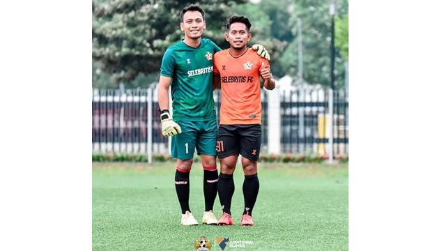 5 Potret Andik Vermansah Bermain Sepak Bola Bareng Selebritis FC, Jaga Kebugaran