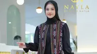 10 Model Gamis Tenun Modern 2025, Fashion Favorit Bu Nyai dan Ning Pondok Pesantren