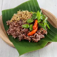 ilustrasi nasi liwet beras merah/sri widyowati/Shutterstock