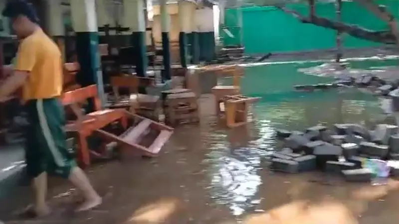 Banjir di  SDN Sukamanah 02, Jonggol, Bogor