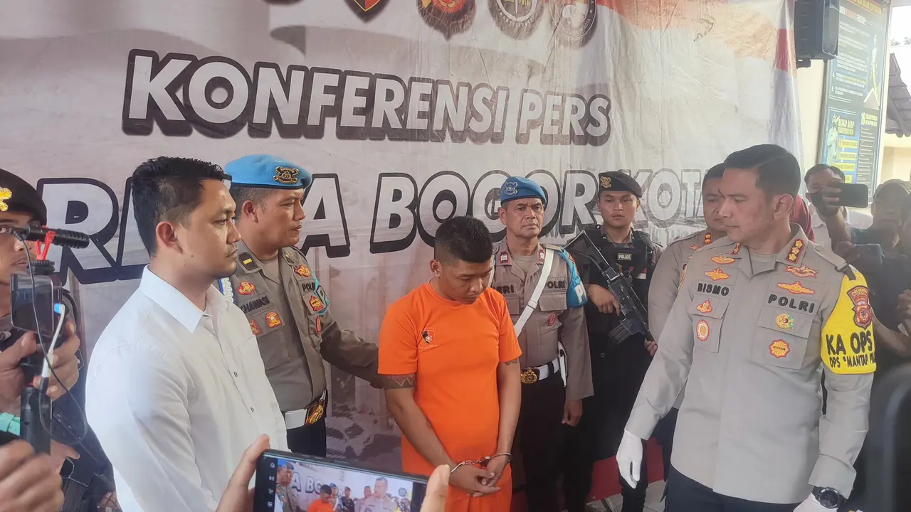 Kapolresta Bogor Kota, Kombes Bismo Teguh Prakoso mengatakan pentolan preman Pasar Tumpah Merdeka ini ditangkap pada Minggu (6/10/2024) malam.