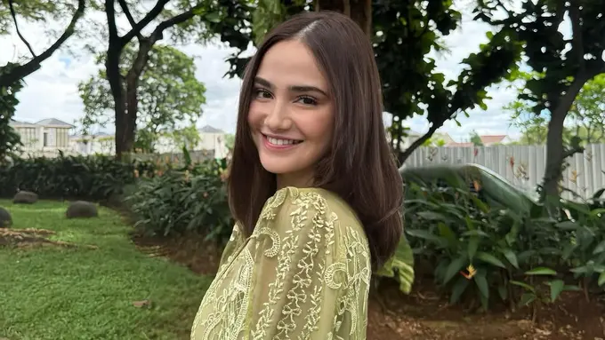 Lemah Lembut dan Peka, Ini Sifat Zodiak Cancer yang Terlihat pada Sosok Syifa Hadju - Cover