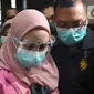 Tersangka dugaan korupsi dan tindak pidana pencucian uang terkait kepengurusan fatwa untuk Djoko Tjandra di Mahkamah Agung, Pinangki Sirna Malasari bersiap menjalani sidang perdana di Pengadilan Tipikor Jakarta, Rabu (23/9/2020). Sidang beragenda pembacaan dakwaan. (Liputan6.com/Helmi Fithriansyah)